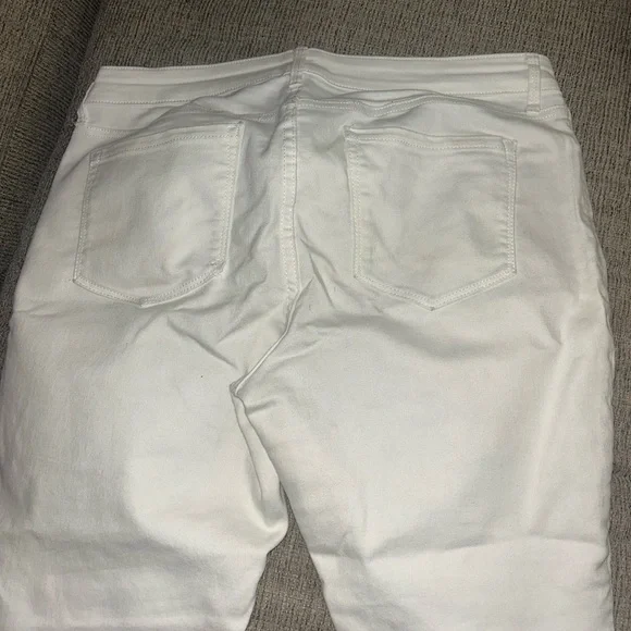 Old Navy Women's white super skinny ankle Jeans - Picture 6 of 6